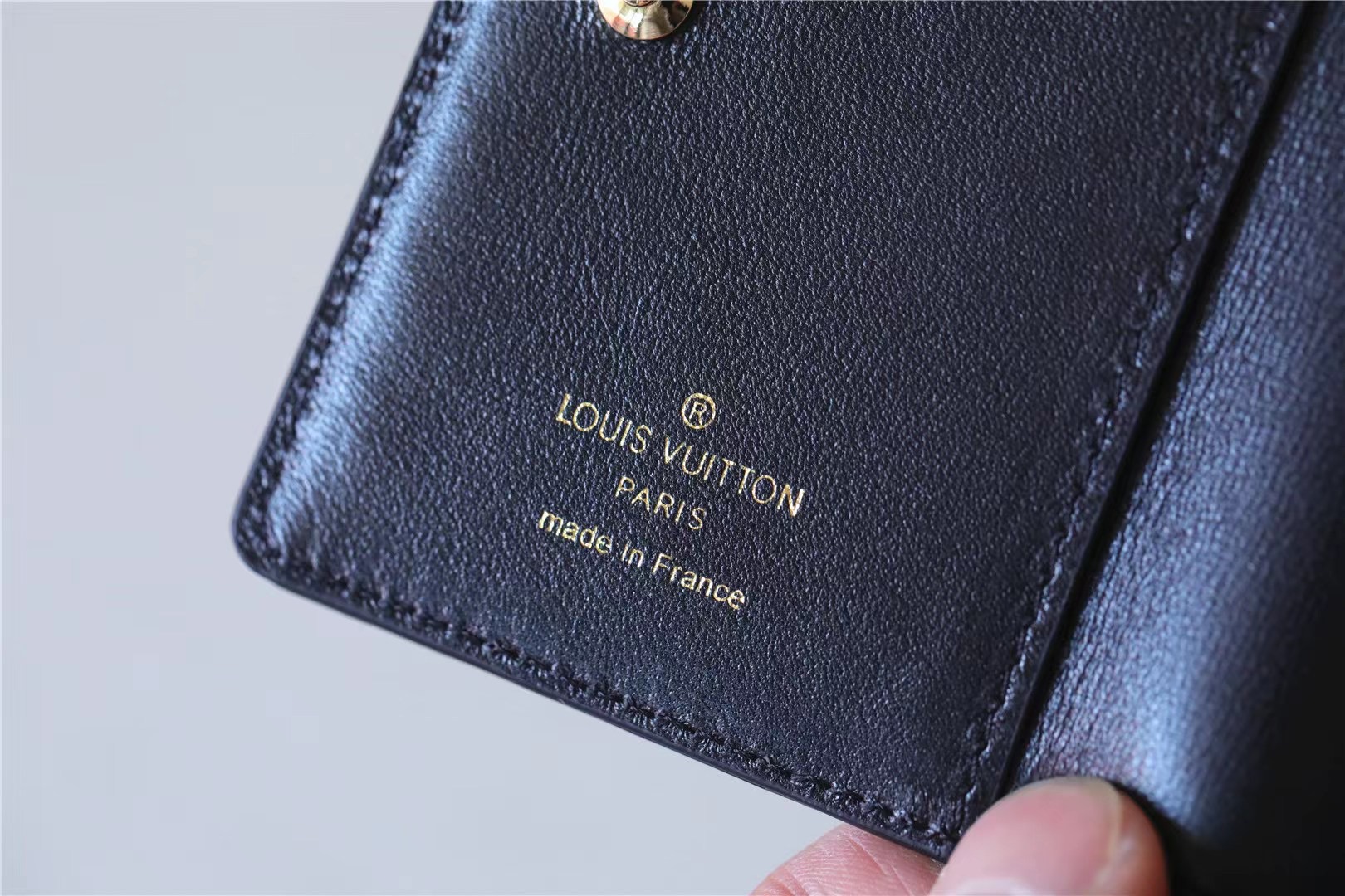 L0vis Vvtt0n Lou Wallet Monogram Embossed Black For Women 4.3in/11cm