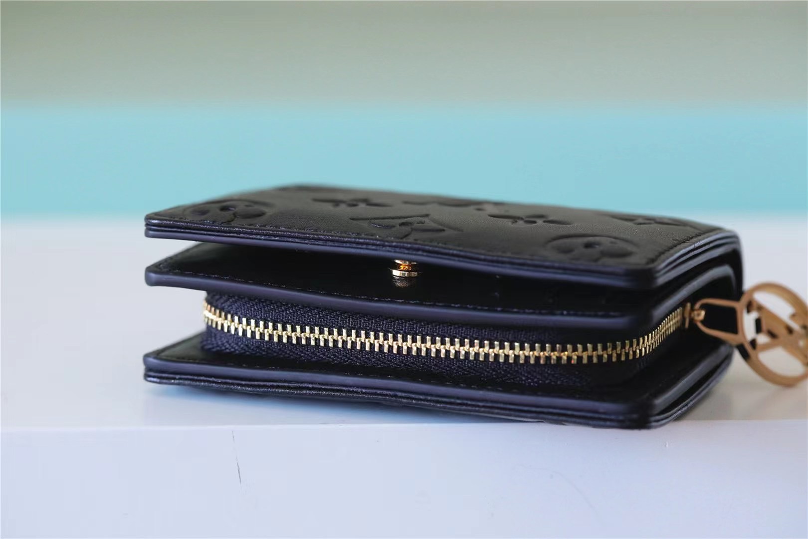 L0vis Vvtt0n Lou Wallet Monogram Embossed Black For Women 4.3in/11cm