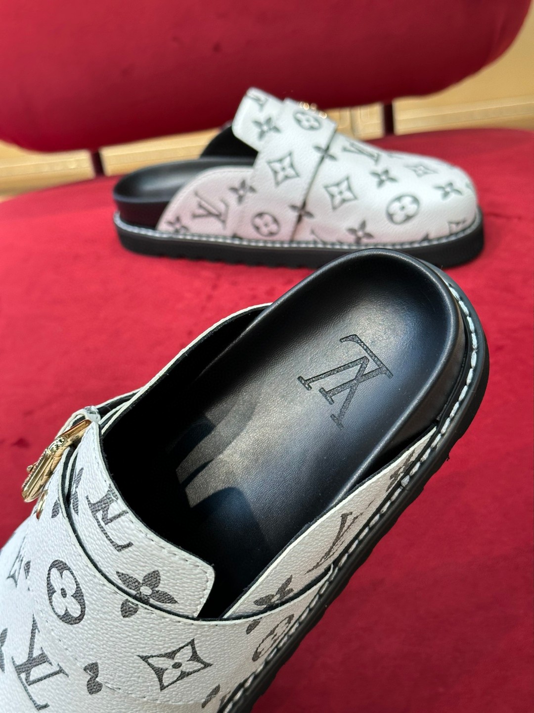 L0vis Vvtt0n LV Easy Mule Monogram Canvas White For Men