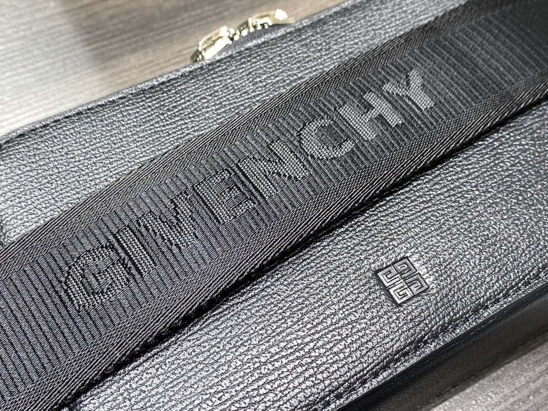 Givenchy Antigona Grained Camera Bag Black For Women‎ 7.3in/18.5cm