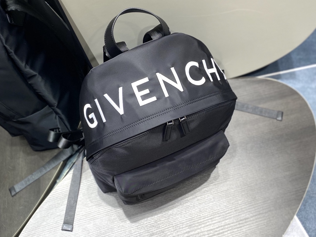 Givenchy Essentiel U Backpack Black For Women‎ 16.9in/43cm BK508HK1F5-001