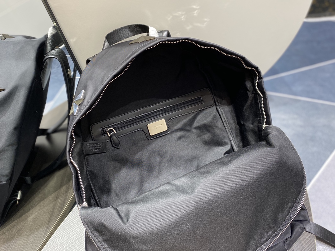 Givenchy Essentiel U Backpack Black For Women‎ 16.9in/43cm