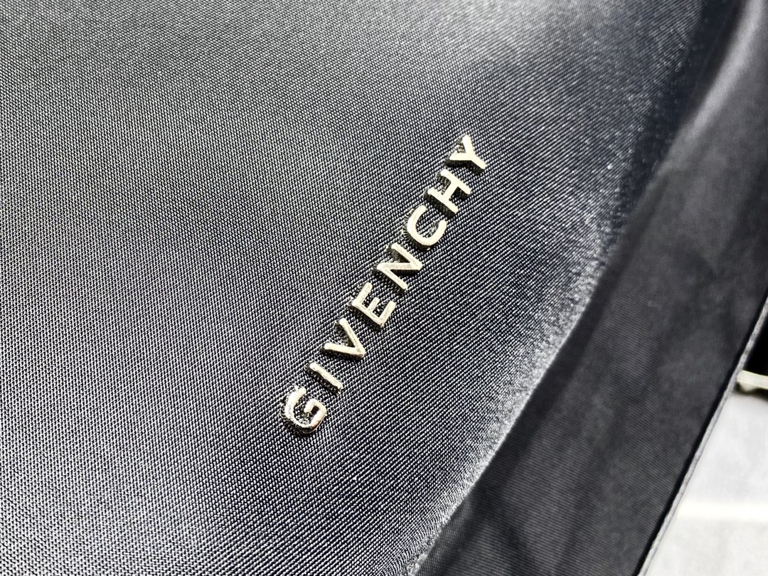 Givenchy Essentiel U Backpack Black For Women‎ 16.9in/43cm BK508HK17N-001