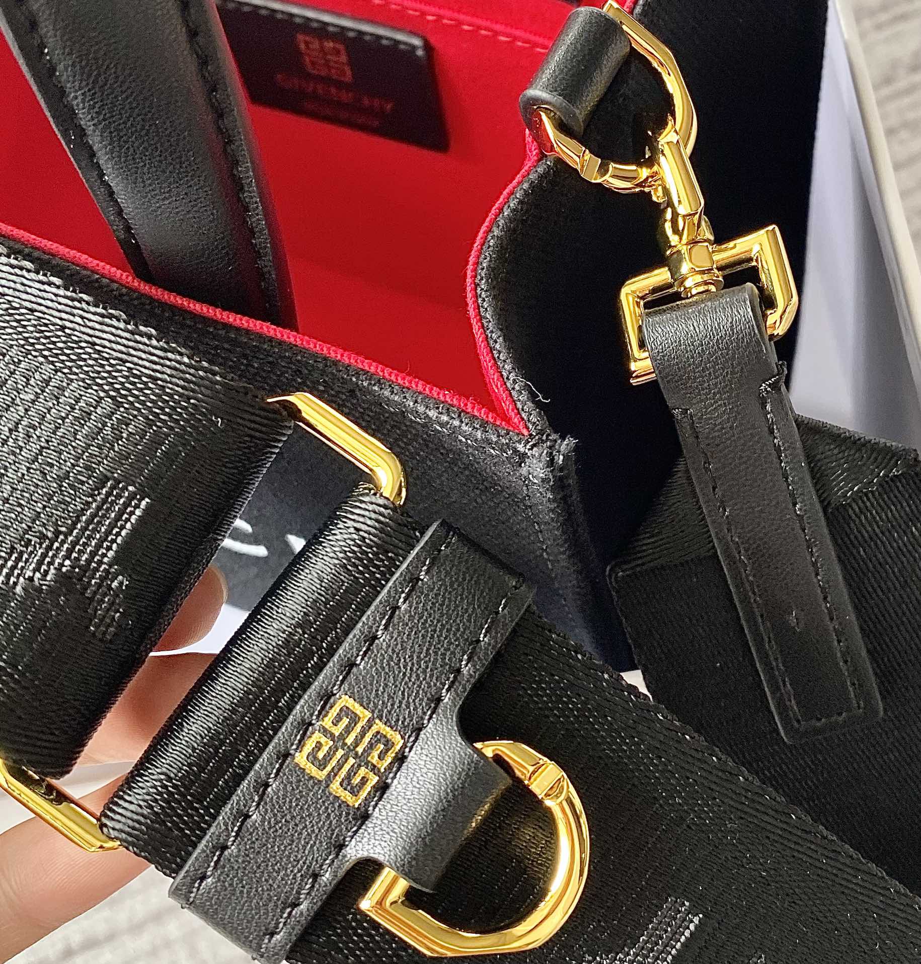 Givenchy Mini G Tote Shopping Bag Black/Beige For Women‎ 7.5in/19cm BB50N0B1F1-001