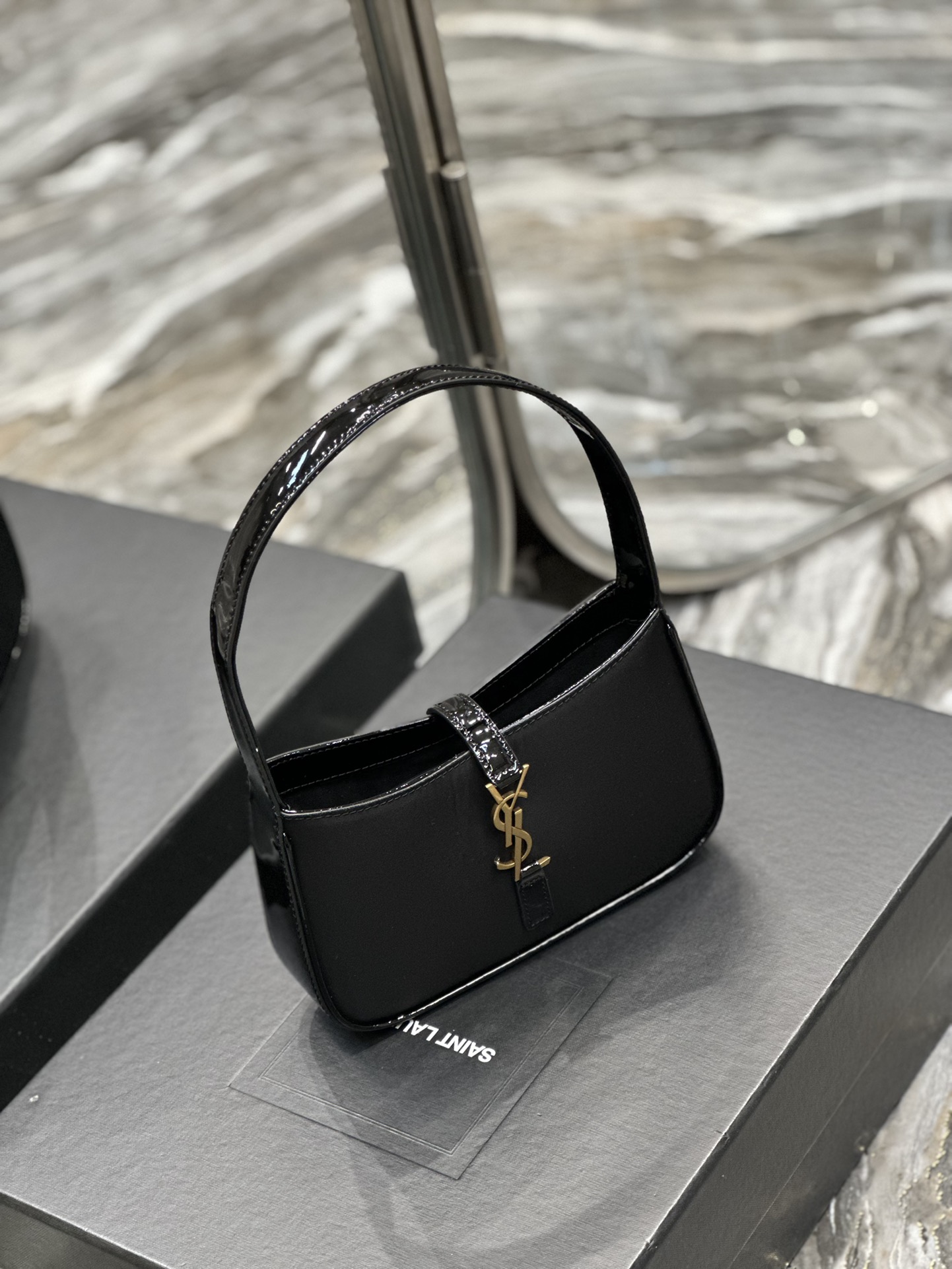 Sa1nt Lau*nt Le 5 A 7 Mini Black For Women‎ 7.5in/19cm