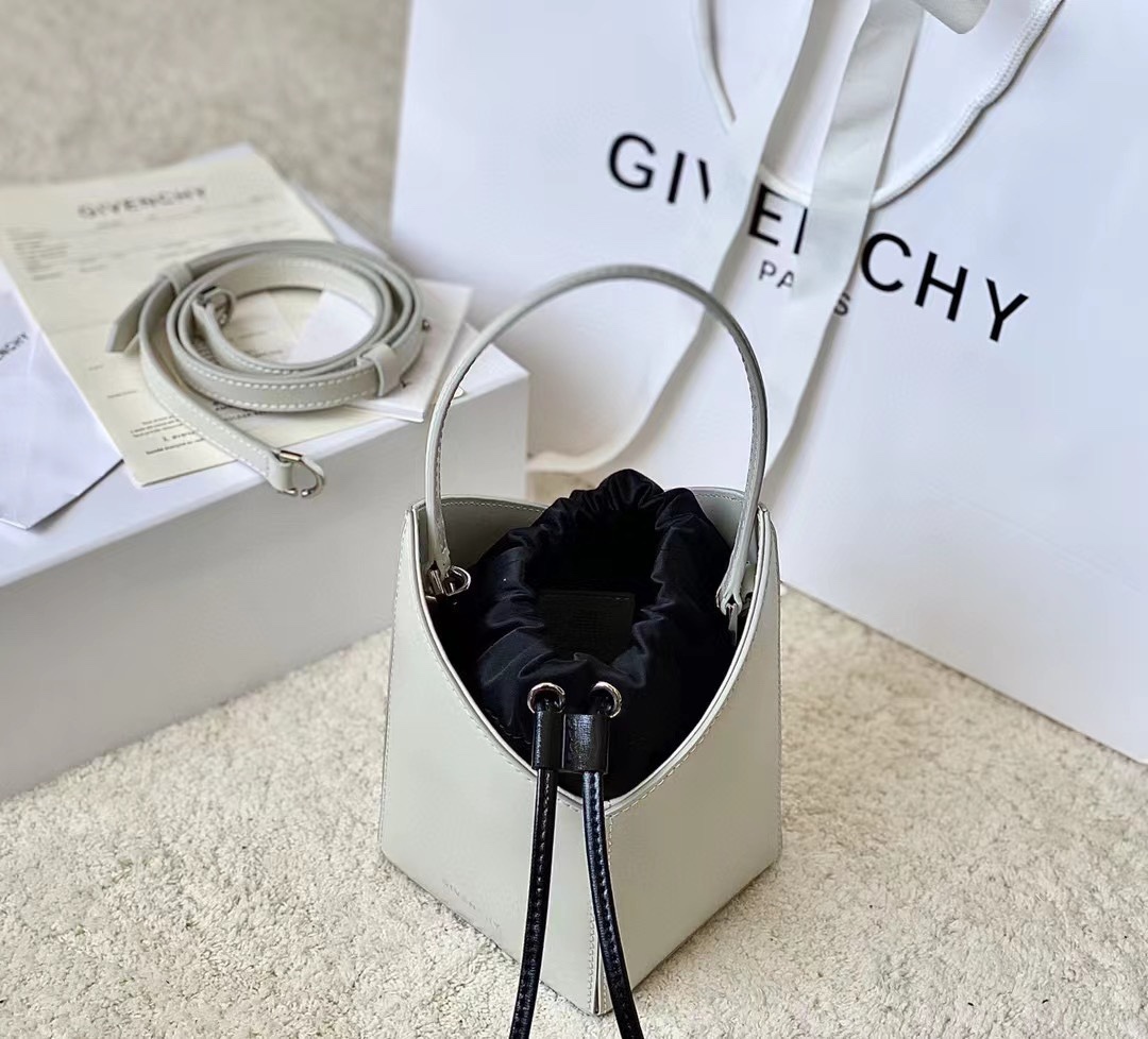 Givenchy Mini Cut Out Bucket Bag Black/White For Women‎ 6.3in/16cm BB50NRB1GV 001
