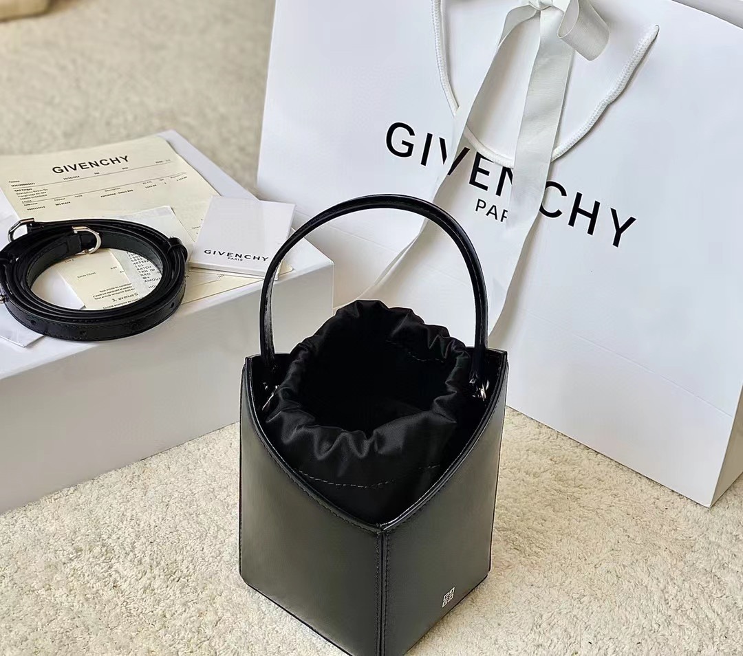Givenchy Mini Cut Out Bucket Bag Black/White For Women‎ 6.3in/16cm BB50NRB1GV 001