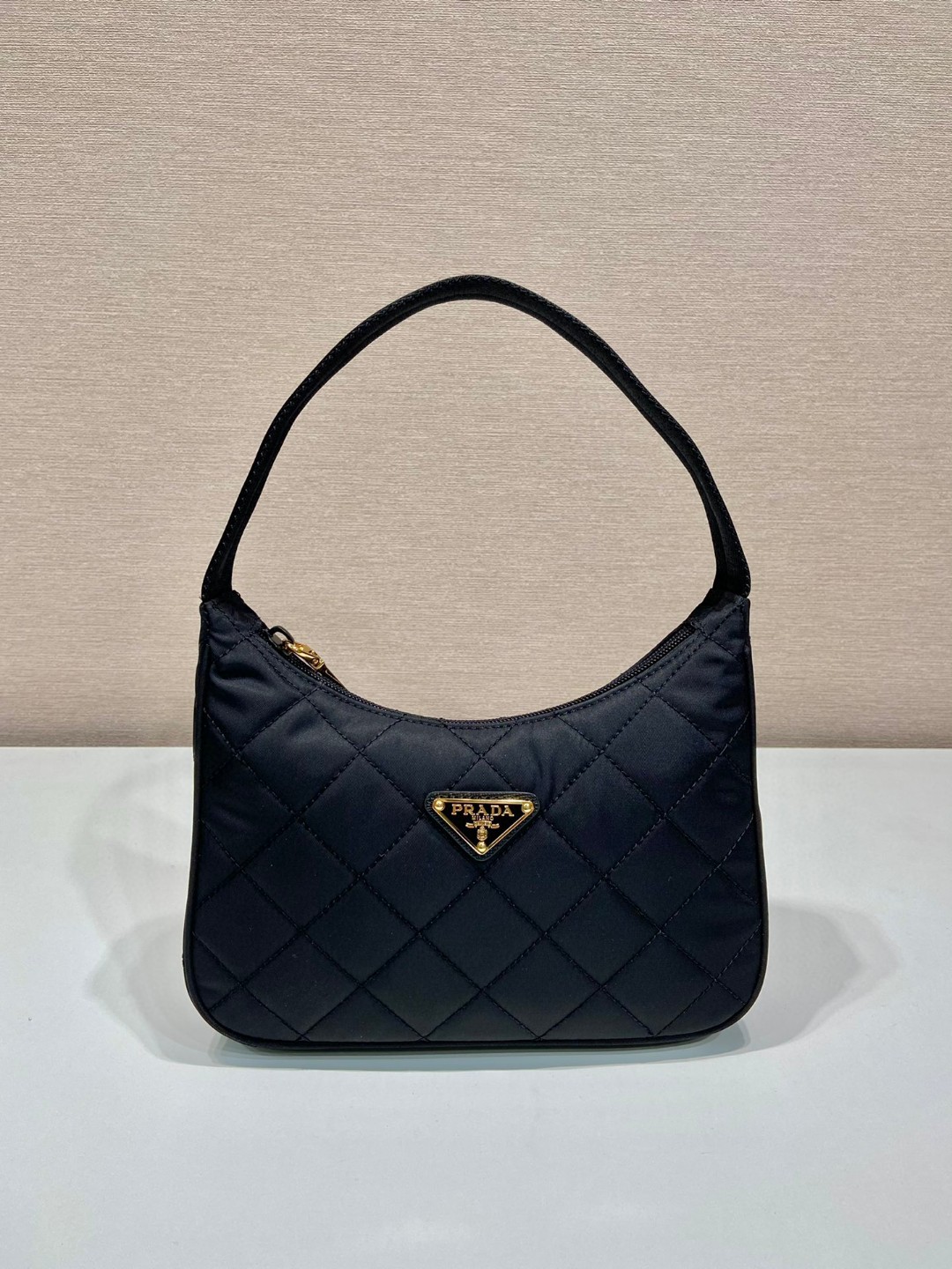 Pra*a Contenitore Maniglia Tessutu Quilted Shoulder Bag Black For Women 9.1 in / 23 cm