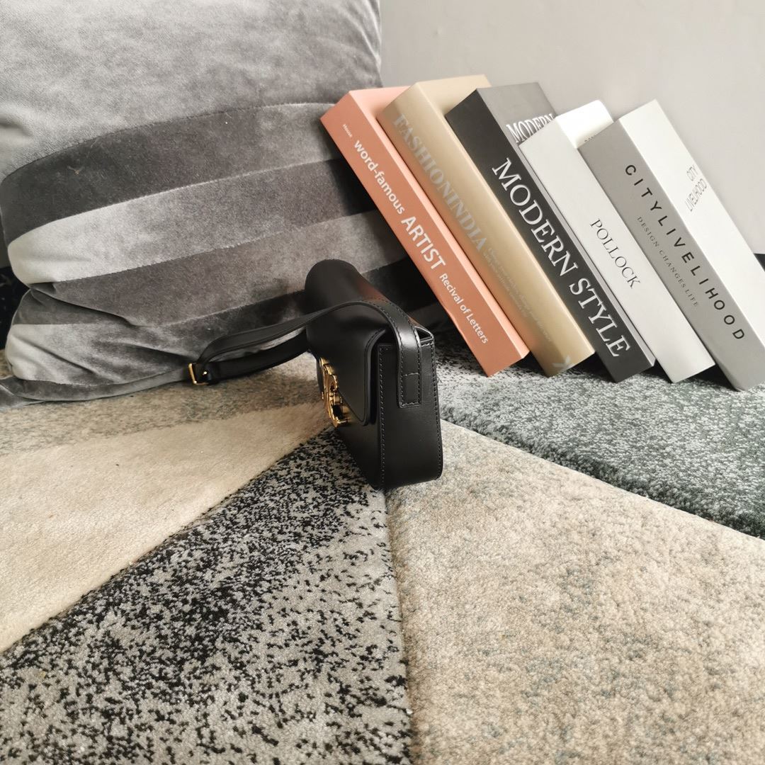 Ce1i*e Triomphe Shoulder Bag In Shiny Black For Women‎ 8in/20cm 194143BF4.38NO