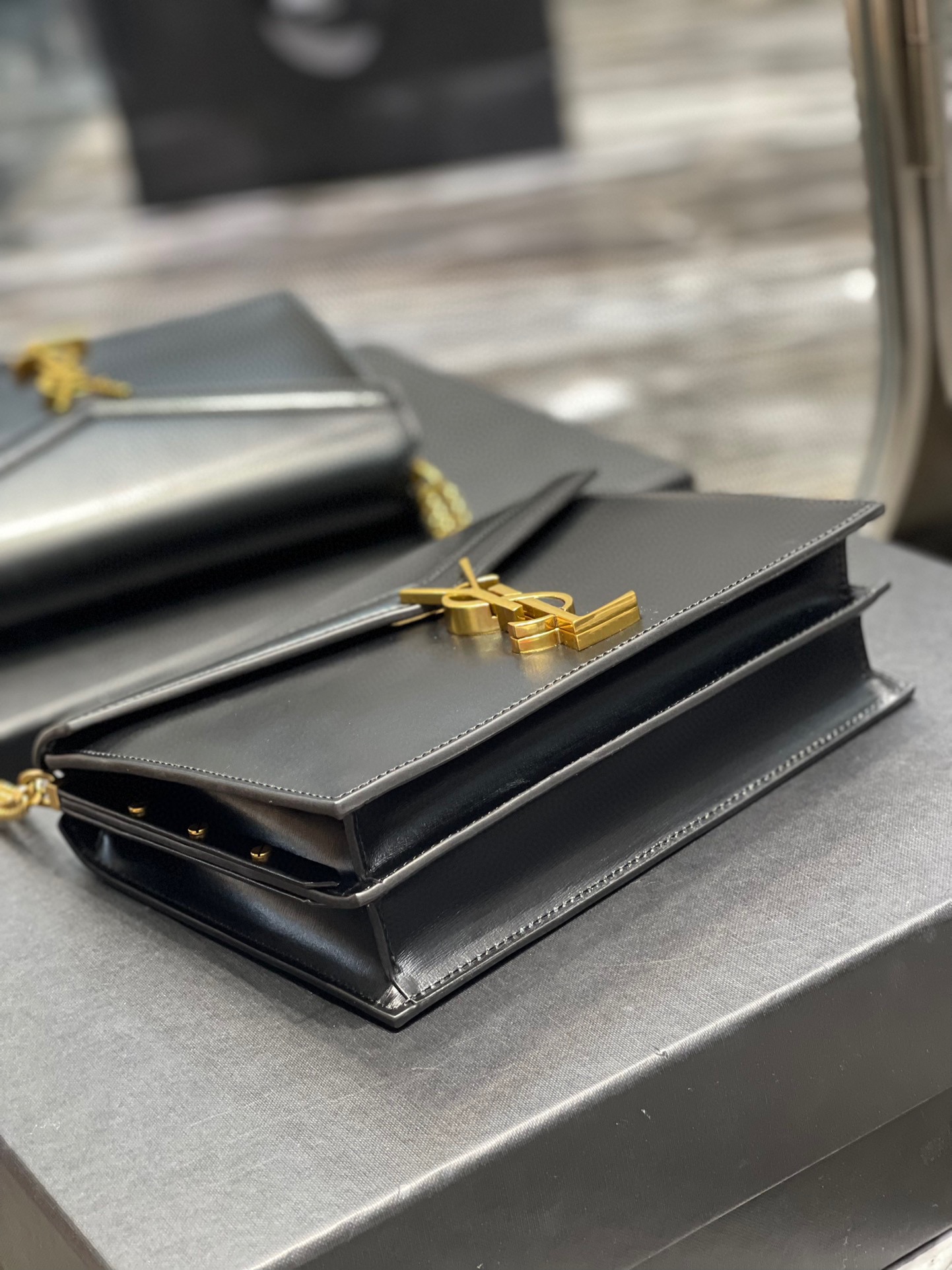 Sa1nt Lau*nt Cassandra Medium Chain Bag Black/White/Red/Green/Burgundy For Women‎ 8.6in/22cm