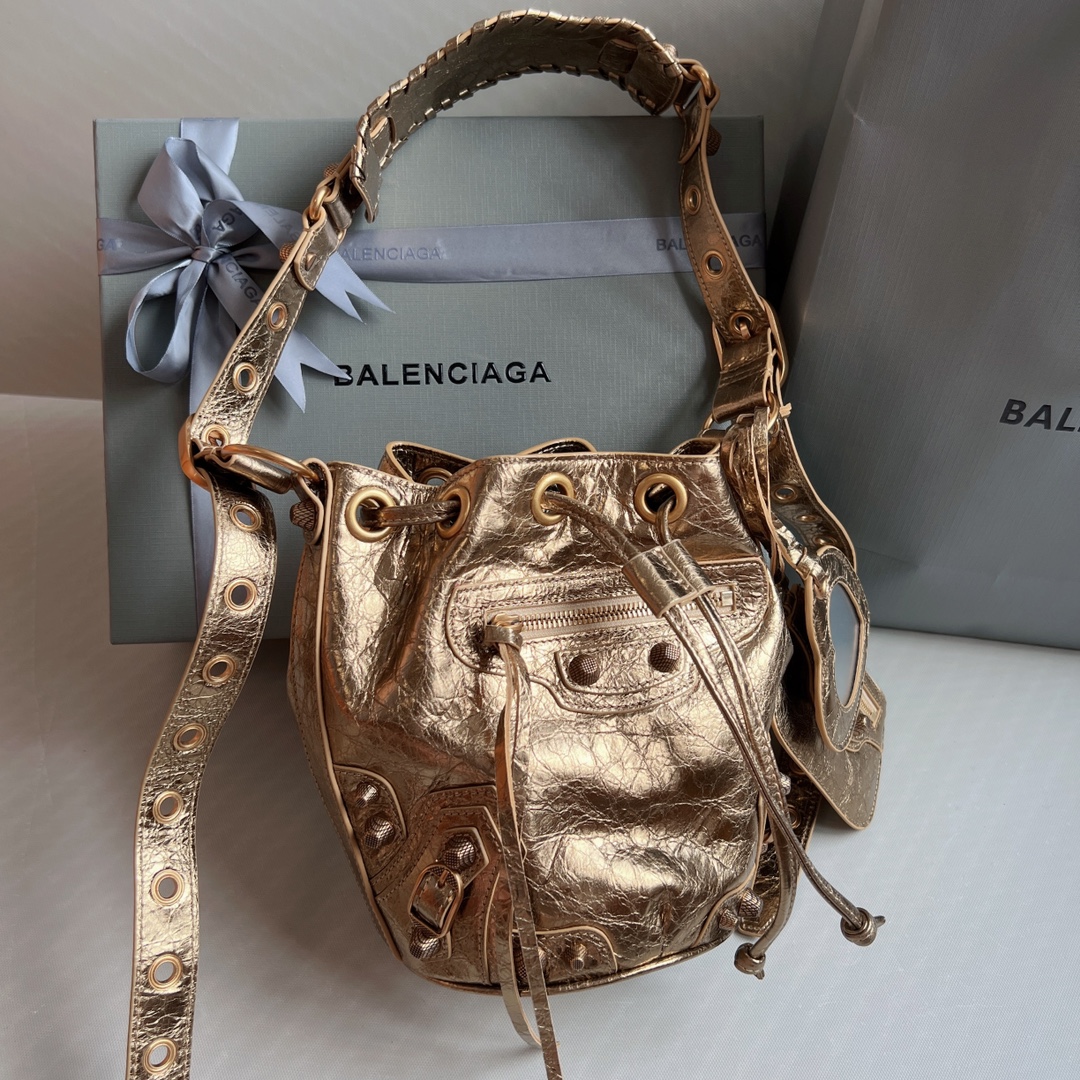 Ba1en*iaga Le Cagole Xs Bucket Bag Metallized With Rhinestones In Gold Tone For Women 7.8in/20 cm 702431210D48006