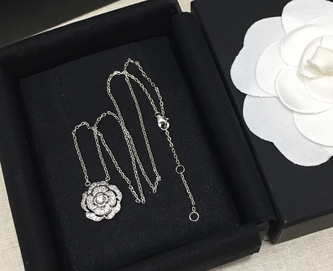 Ch**el Bouton De Camélia Necklace Silver Tone For Women J12071, 3599591939884