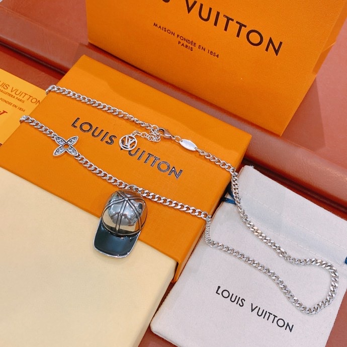L0vis Vvtt0n Hat Necklace Silver For Women