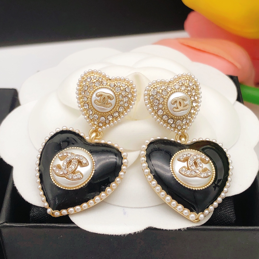 Ch**el Heart Pearl Pendant Earrings Black For Women