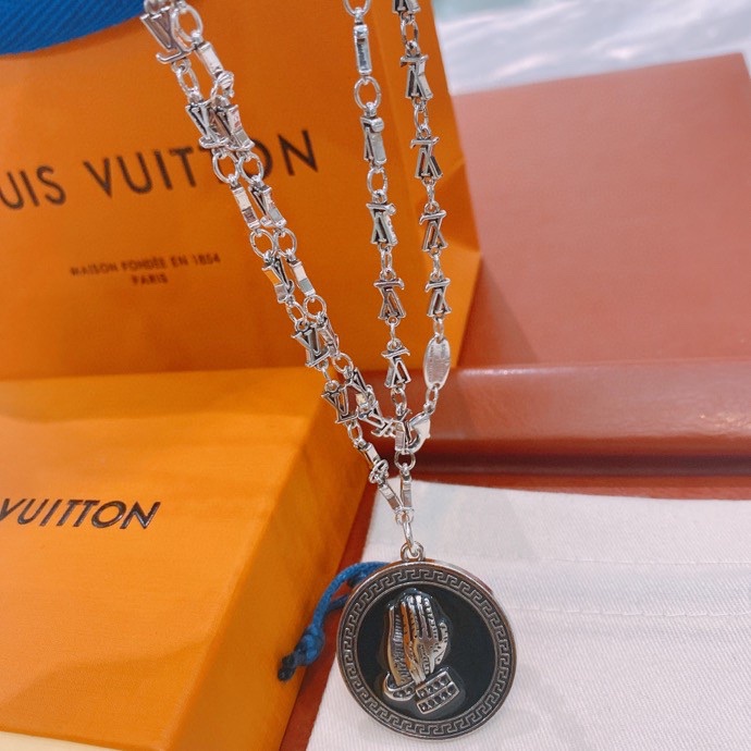 L0vis Vvtt0n LV Letter Necklace Silver For Women