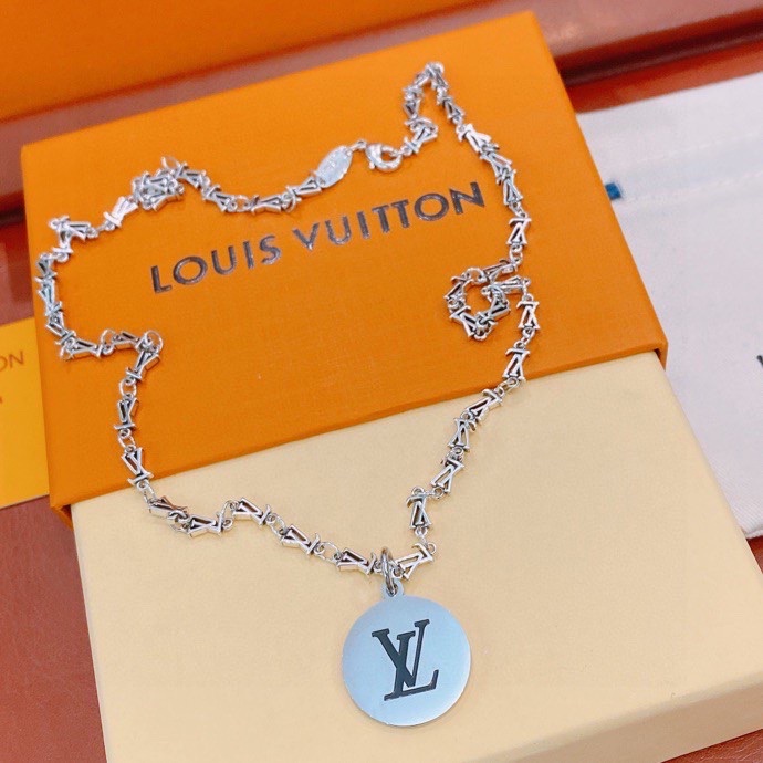 L0vis Vvtt0n LV Letter Necklace Silver For Women