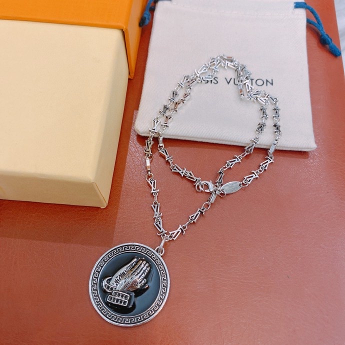 L0vis Vvtt0n LV Letter Necklace Silver For Women