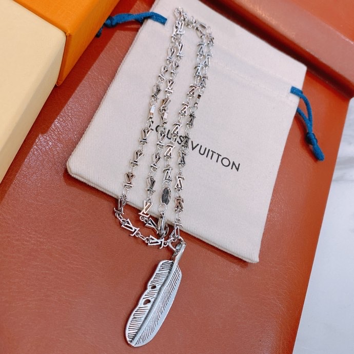 L0vis Vvtt0n Leaf Necklace Silver For Women