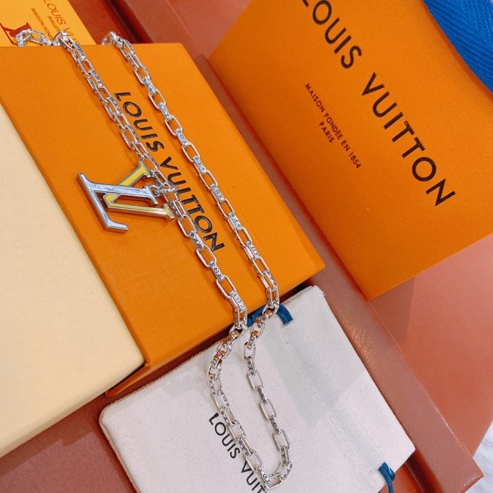 L0vis Vvtt0n Letter Necklace Silver For Women