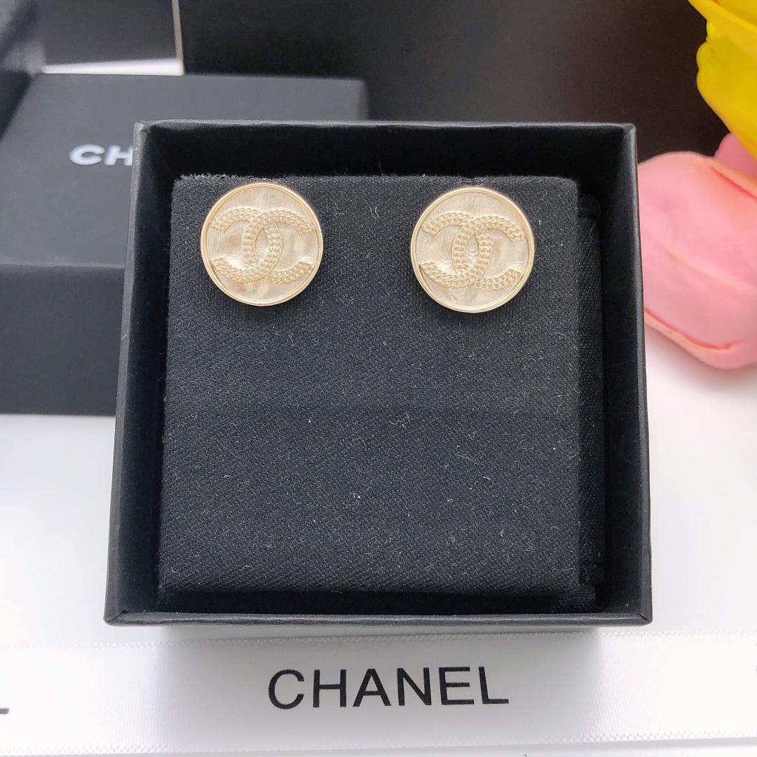 Ch**el Middle Round Earrings Gold For Women