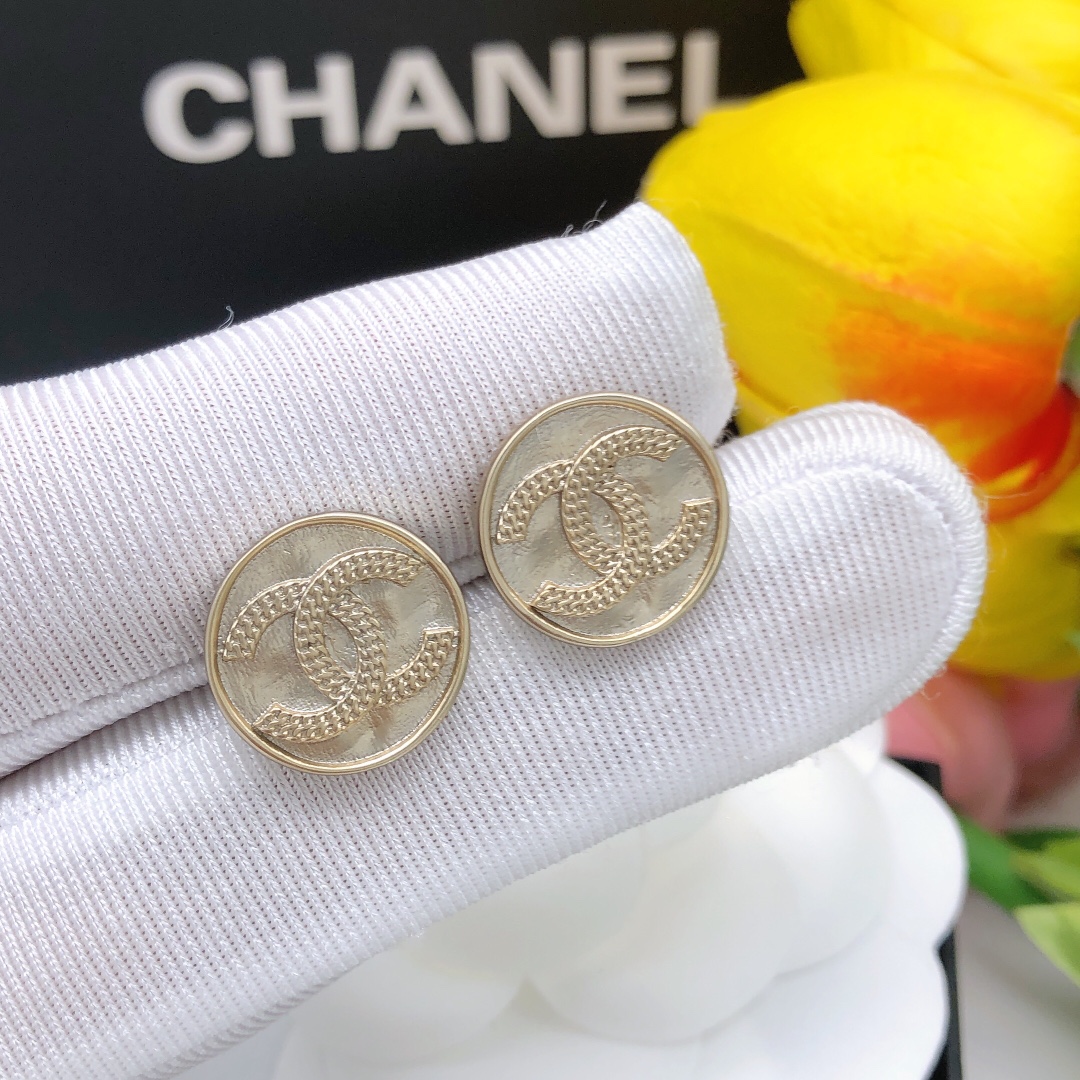 Ch**el Middle Round Earrings Gold For Women