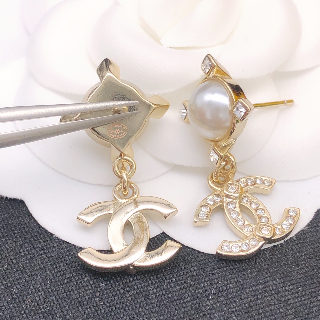 Ch**el Round Pearl Earrings Gold For Women