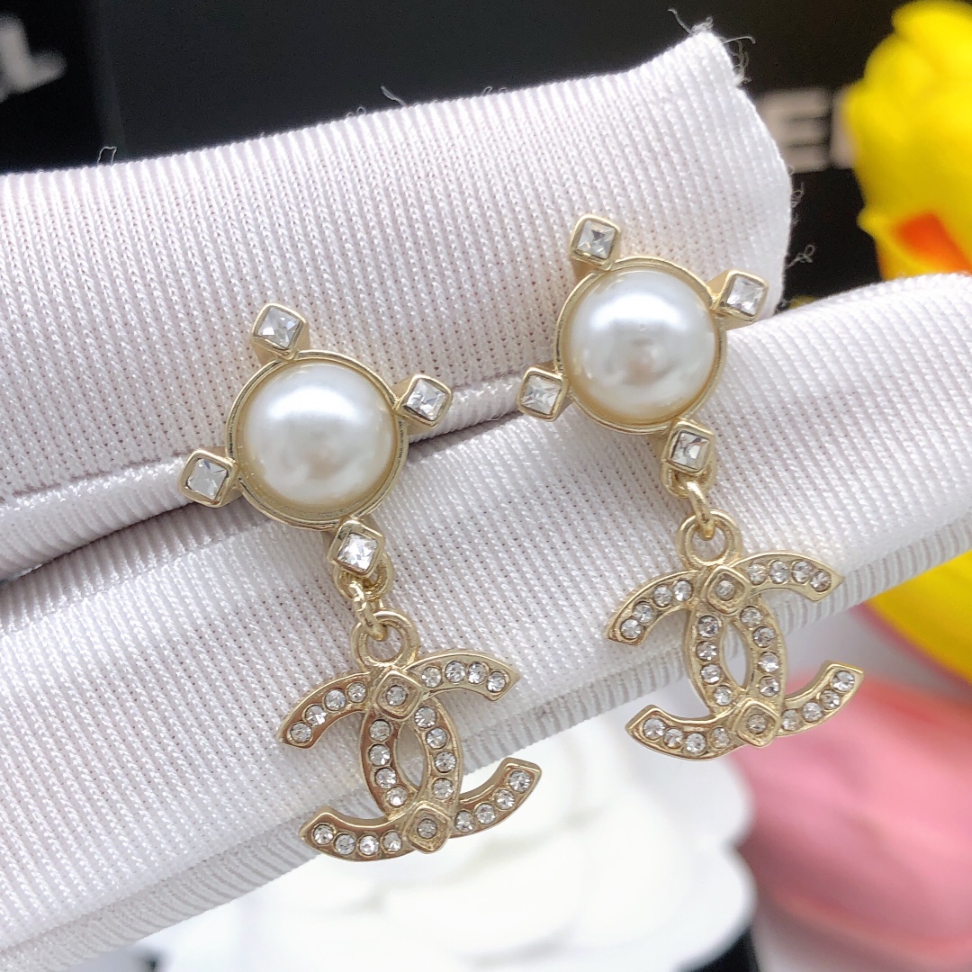 Ch**el Round Pearl Earrings Gold For Women