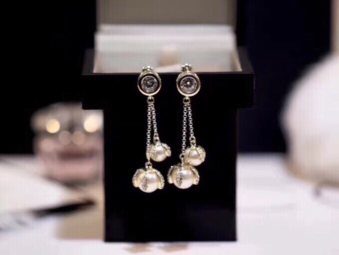 Ch**el Two Pearls Noble Earrings Silver Tone For Women