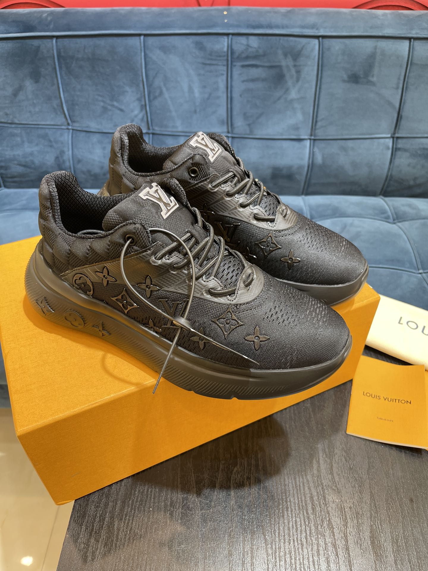 L0vis Vvtt0n Show Up Sneaker Black For Men 1A9JRO