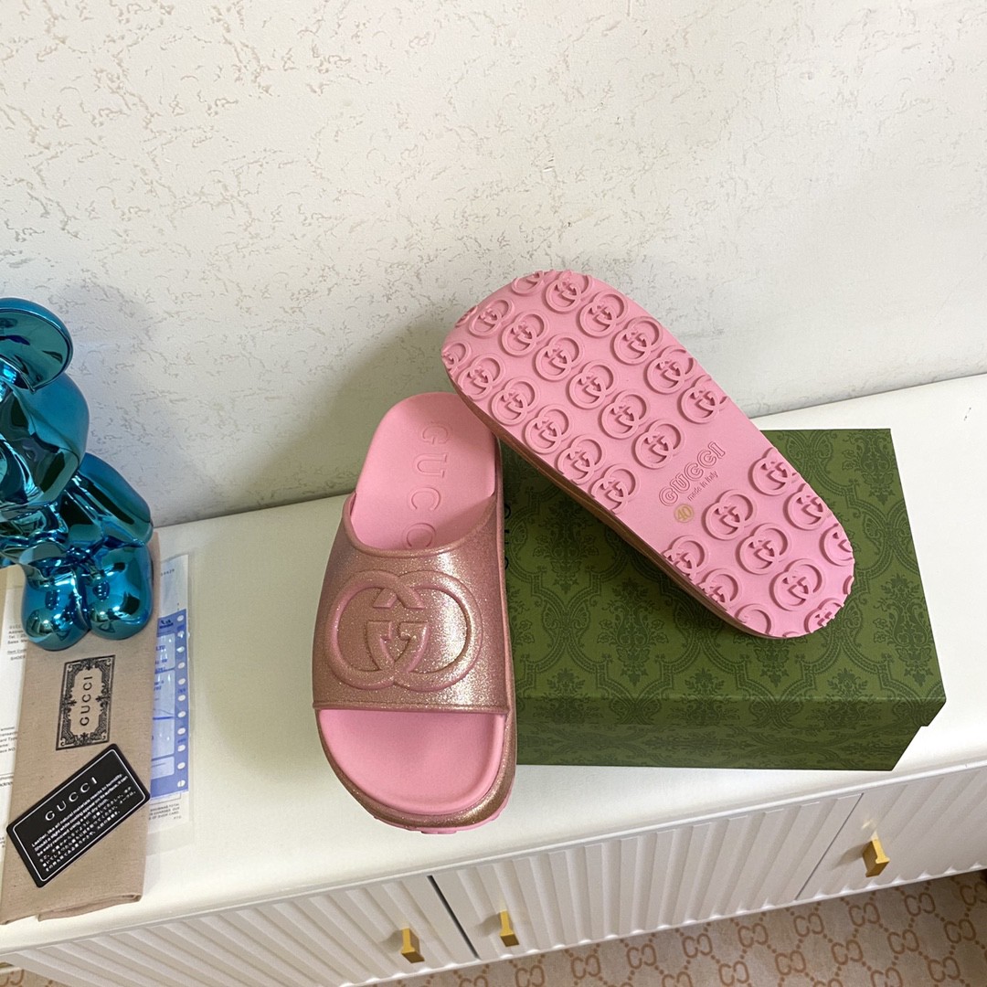 Gvc*1 Interlocking G Slide Sandal Pink For Men