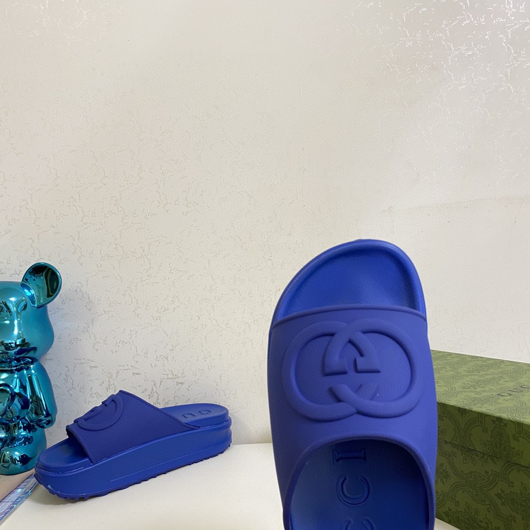 Gvc*1 Interlocking G Slide Sandal Blue For Men