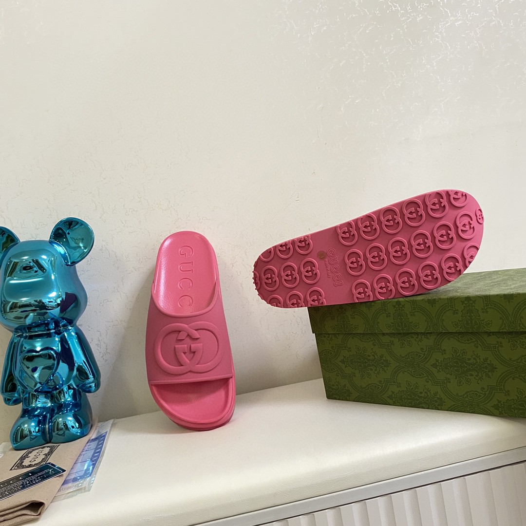 Gvc*1 Interlocking G Slide Sandal Pink For Men