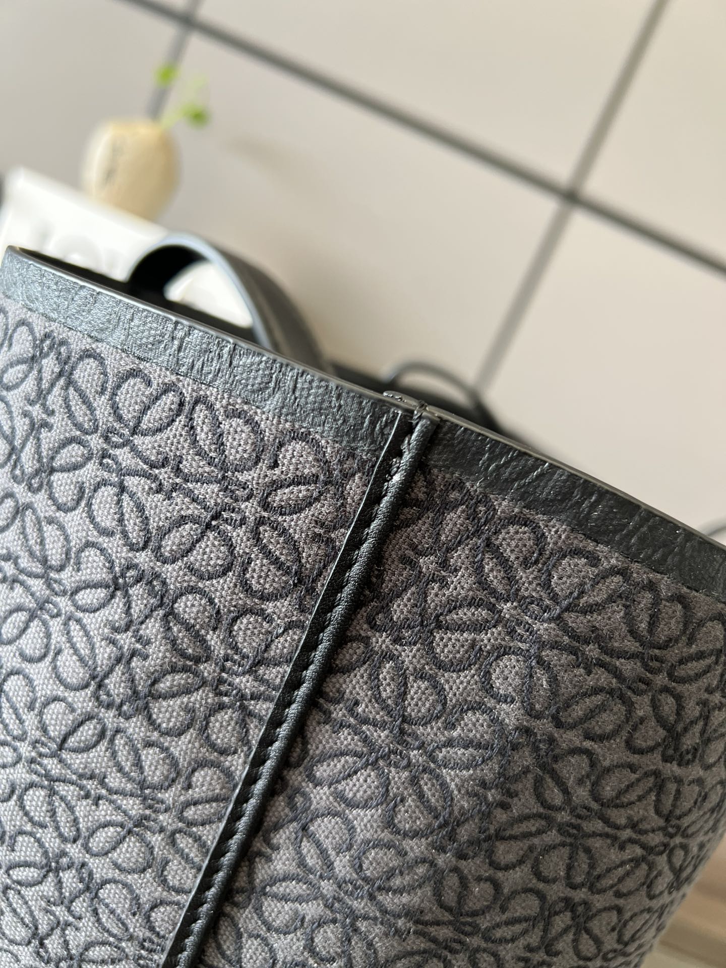 L0ew* T Tote bag in Anagram Black/Grey For Women 18.1in / 46cm B657Z73X03