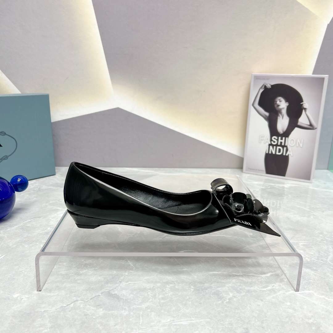 Pra*a Patent Pumps Black For Women