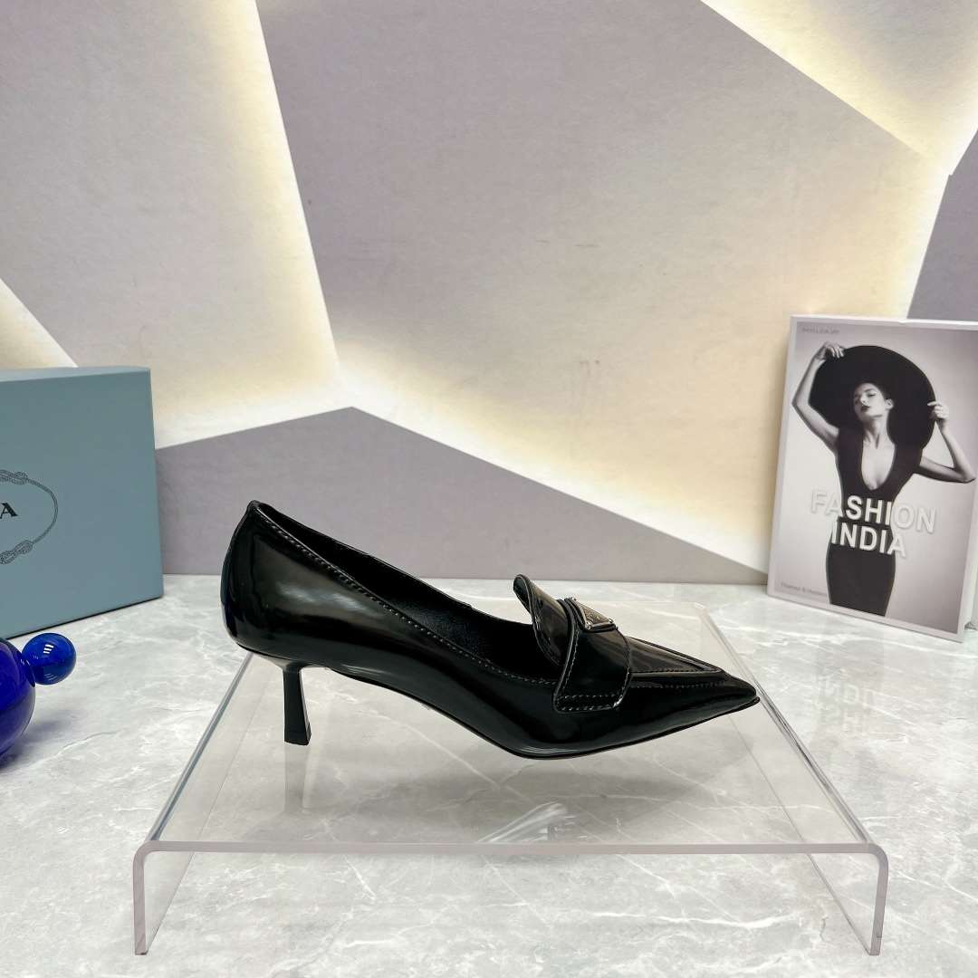 Pra*a Patent Pumps Black For Women