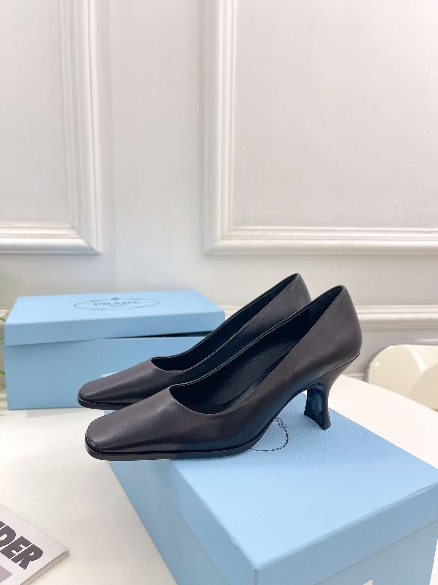 Pra*a Brushed Pumps Black For Women