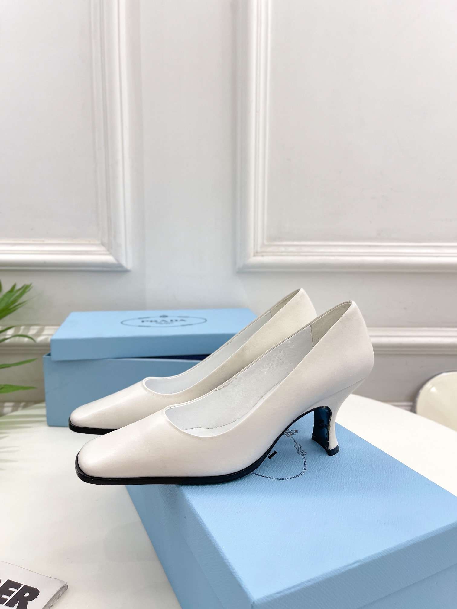 Pra*a Brushed Pumps White For Women