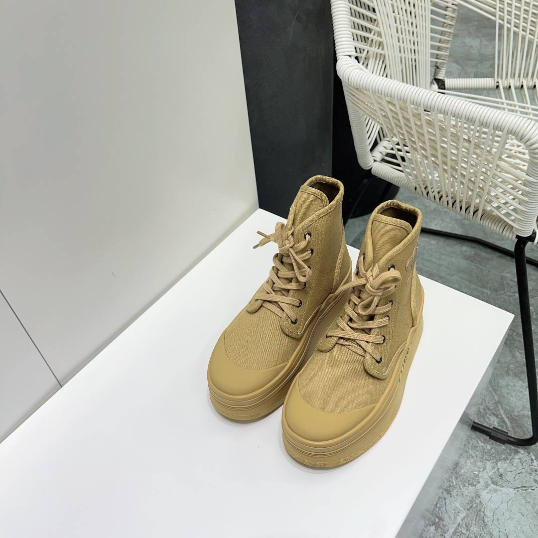 Ce1i*e Block With Triomphe Patch In Canvas Beige For Women