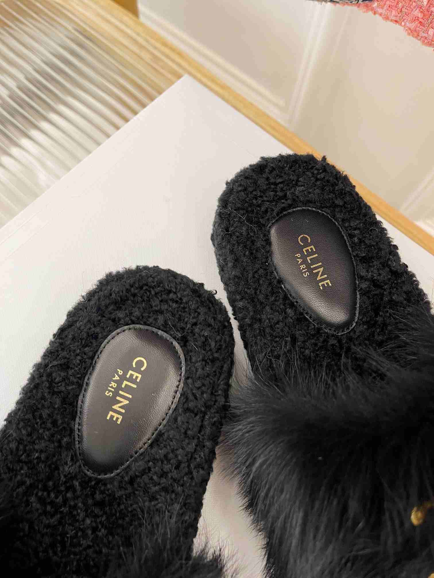 Ce1i*e Clea Triomphe Slide With Fur Black For Women