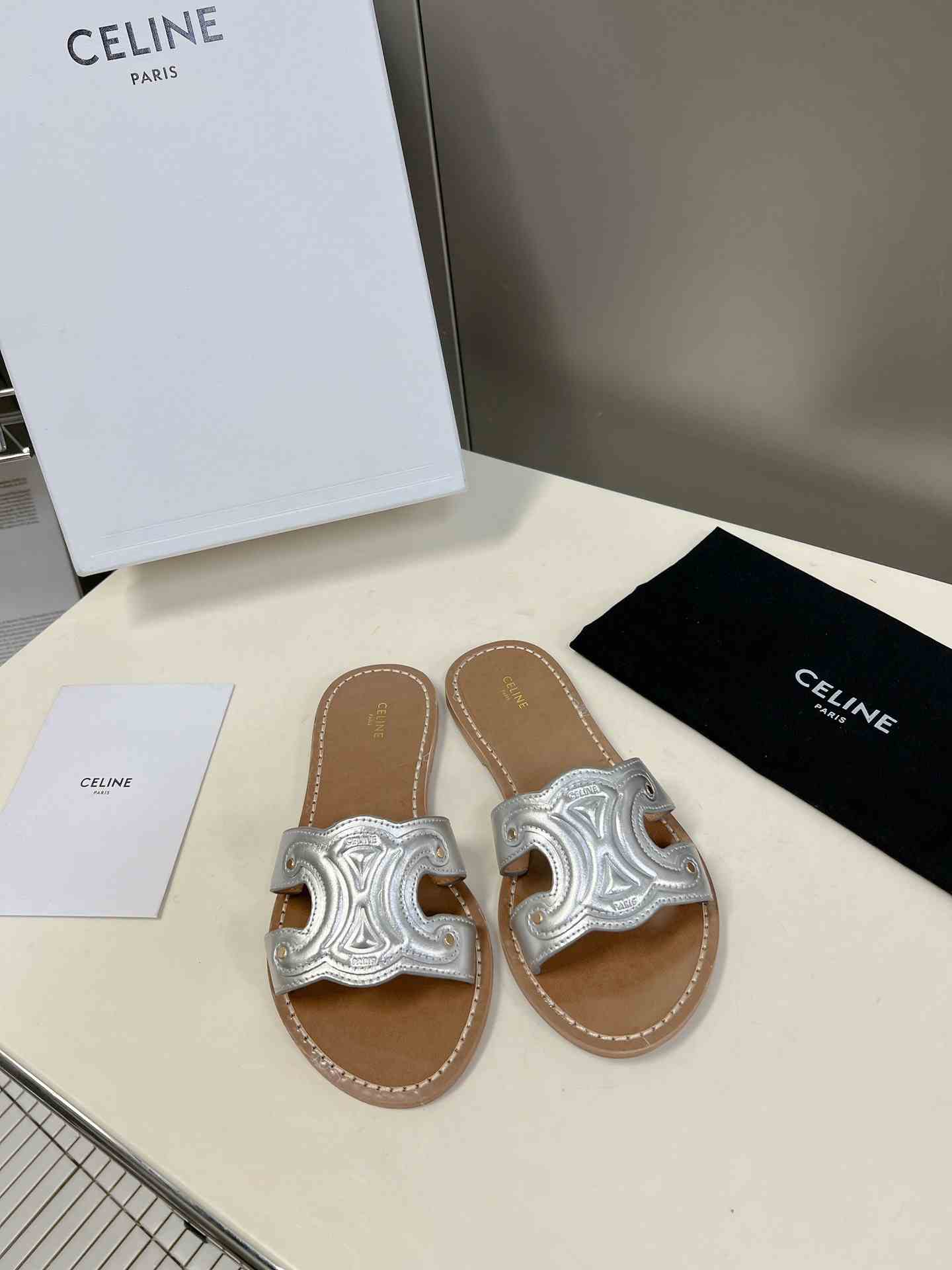 Ce1i*e Triomphe Mule In Metalized Sliver Tone For Women 352413093C.36PN