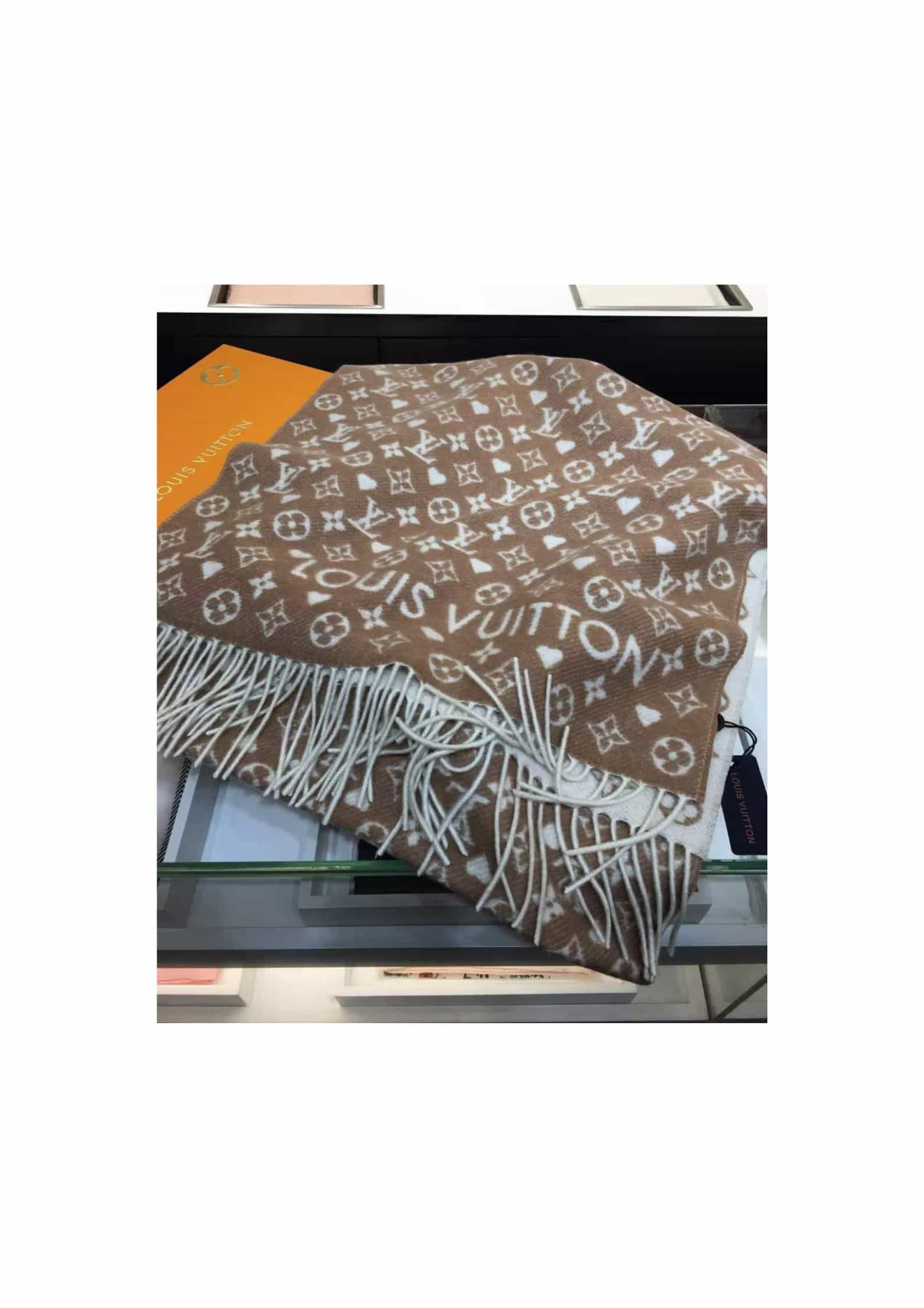 L0vis Vvtt0n Game On Scarf Brown For Women