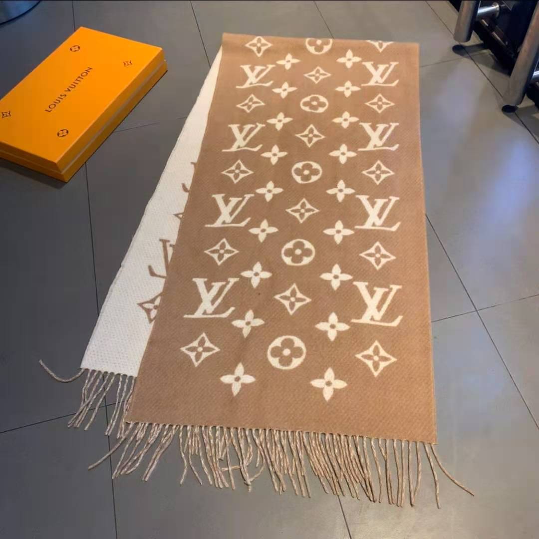 L0vis Vvtt0n LV Essential Scarf Brown For Women M77728