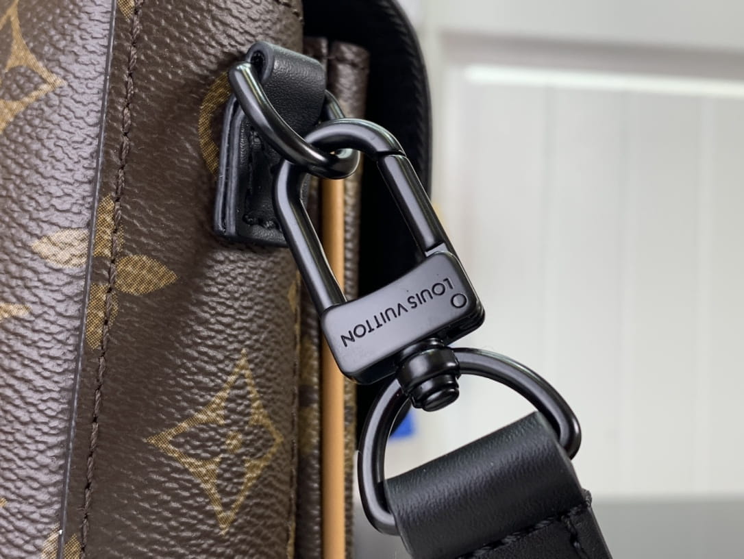 L0vis Vvtt0n S-Lock Vertical Wearable Wallet Brown For Men 19cm/ 7.5 in