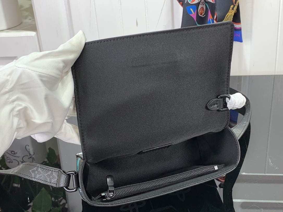 L0vis Vvtt0n Steamer Wearable Wallet Black For Men 18cm/ 7.1 in