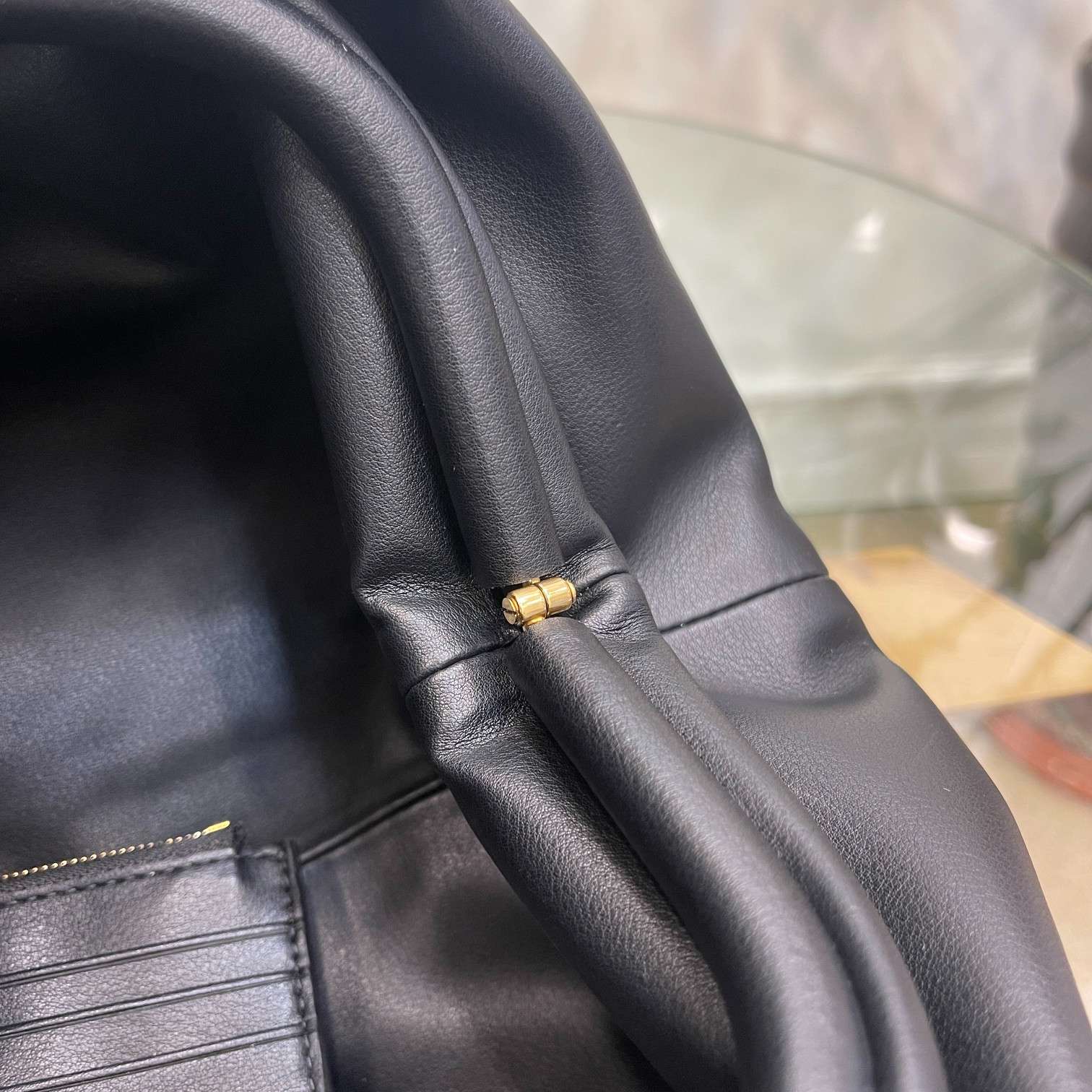 B0tt*ga Ven*ta Pouch Teak Black For Women 12.2in/31cm 690238V1BW0_8425