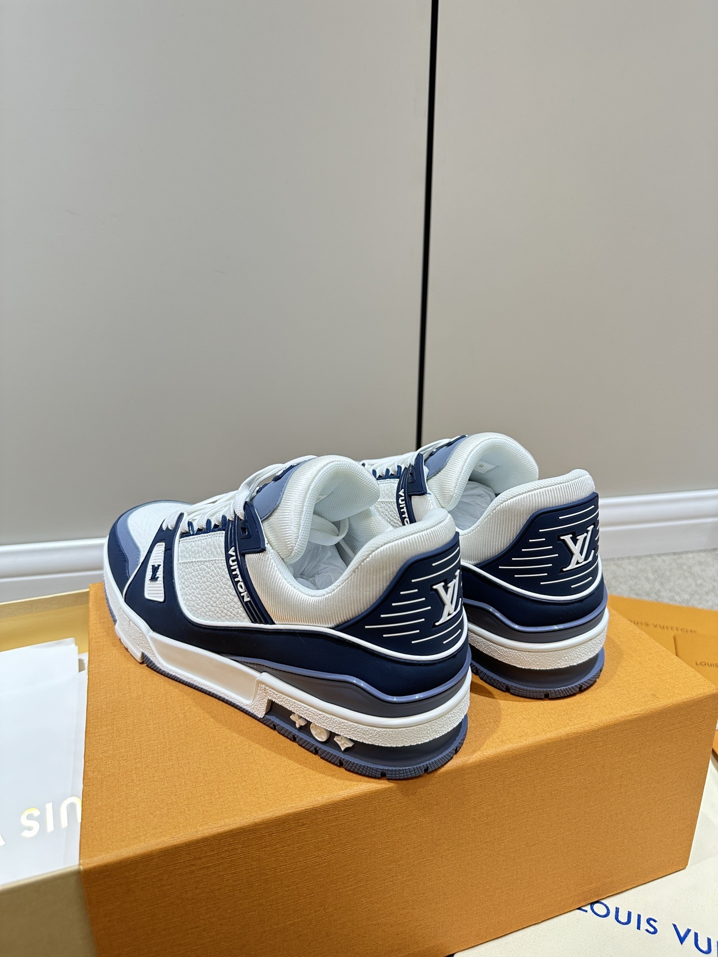 L0vis Vvtt0n LV Trainer Sneaker Blue For Women