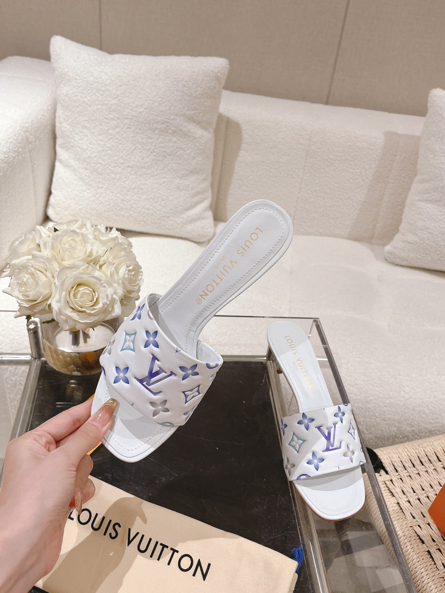 L0vis Vvtt0n Revival Mule White For Women