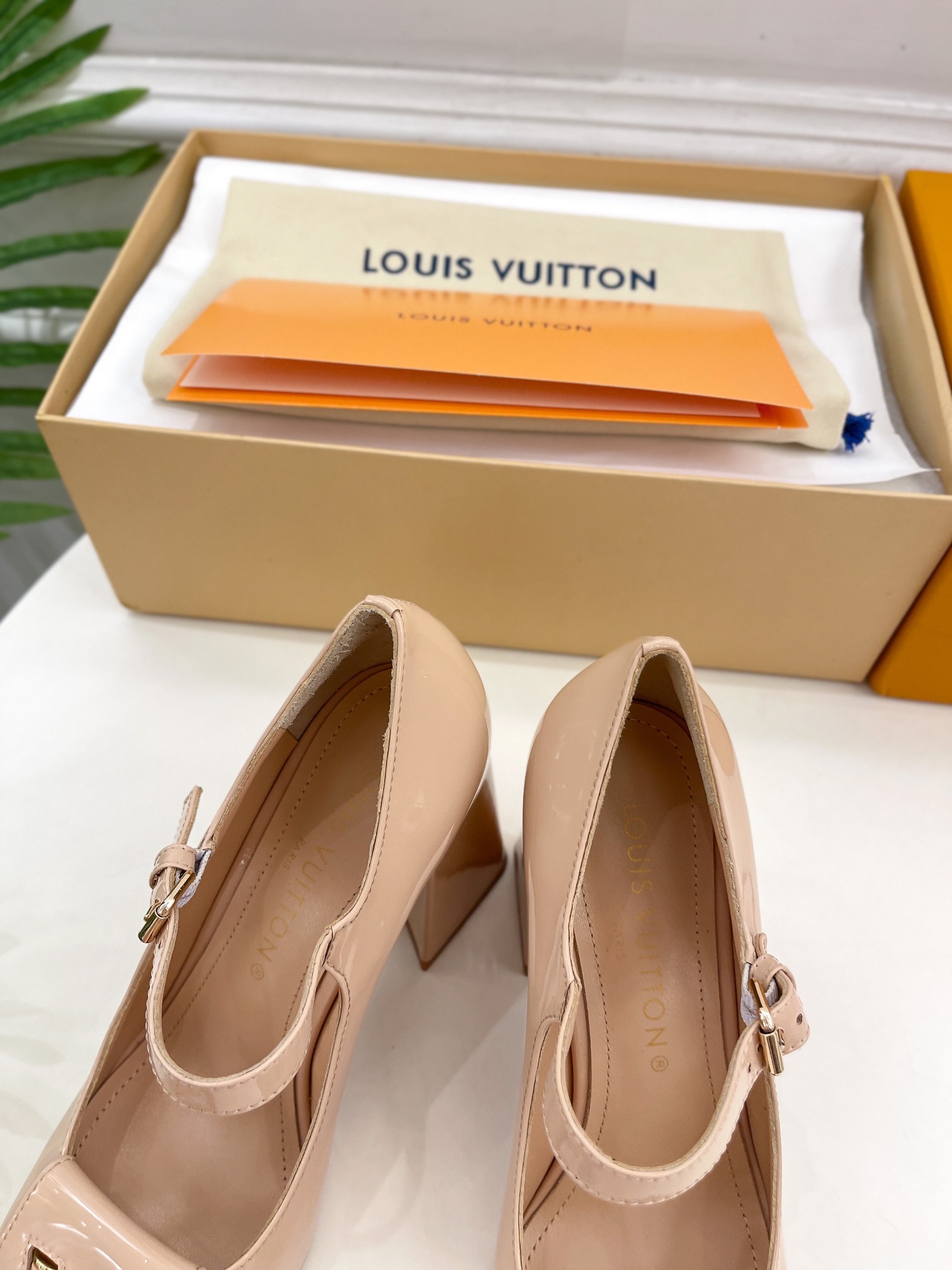 L0vis Vvtt0n Shake Pump Pink For Women 8.5 cm / 3.3-inch