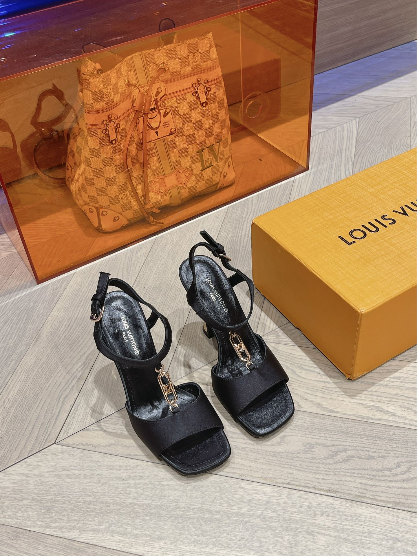 L0vis Vvtt0n Sparkle Sandal Black For Women 9.5 cm / 3.7-inch