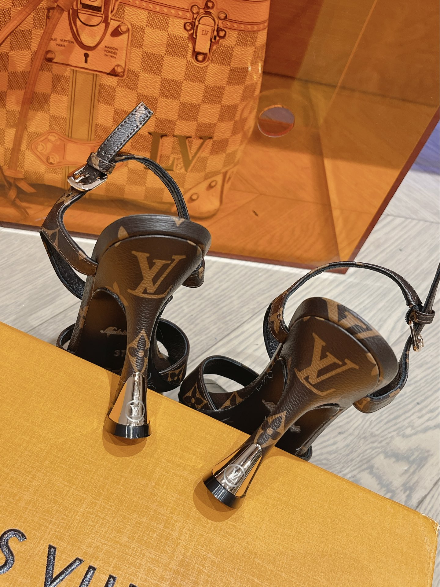 L0vis Vvtt0n Sparkle Sandal Brown For Women 9.5 cm / 3.7-inch